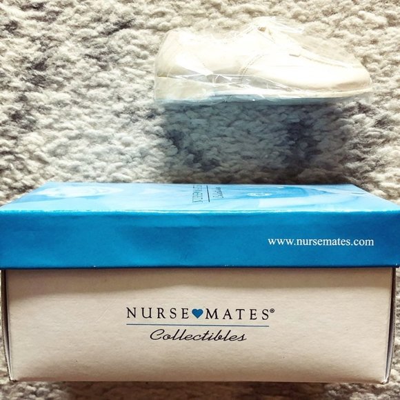Nurse Mates Collectibles Clara Shoe - Picture 1 of 8